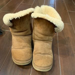 Short Chestnut Uggs